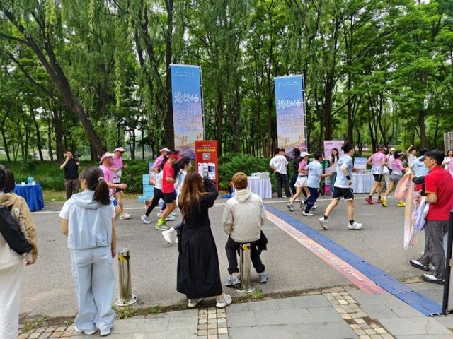 PP模拟器免费试玩-一根绳子，六道光——一场让视障跑者被“看见”的六天六马挑战